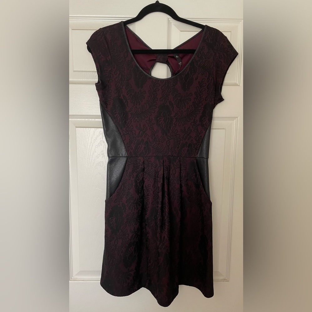Jessica Simpson burgundy dress with black lace overlay and pockets